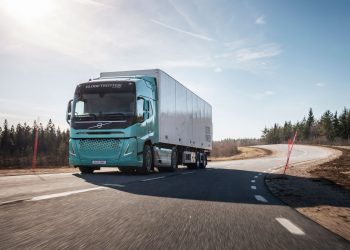 Leistungsstarke Elektro Lkw können die Klimaauswirkungen im Baubetrieb und im regionalen Verteilerverkehr erheblich reduzieren. Um die Möglichkeiten vorzuführen, hat Volvo Trucks zwei elektrische Konzept Lkw entwickelt.