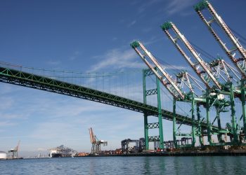 Kalifornische Häfen gehen in den Dauerbetrieb